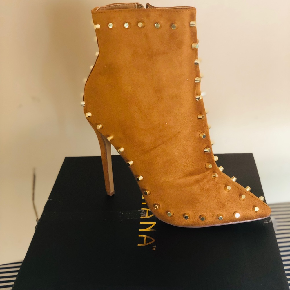 Liliana ( Forever 21) size 9